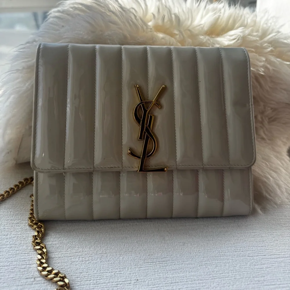 Yves Saint Laurent Glossy Cream Crossbody Bag - Picture 2 of 14